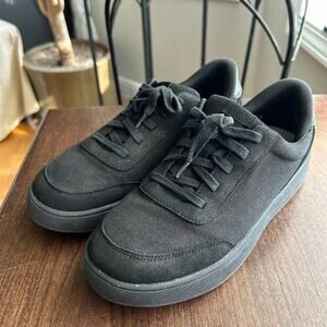 Kizik Prague 2 sneakers Blackout colorway hands-free youth size 6